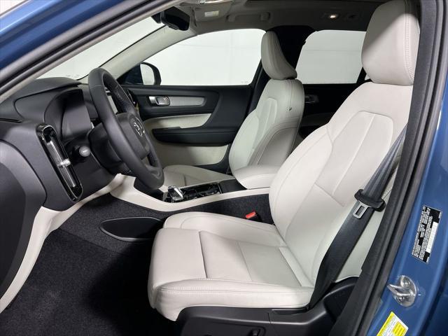new 2025 Volvo XC40 car, priced at $45,795
