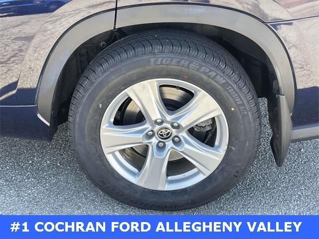 used 2023 Toyota Highlander car, priced at $36,362