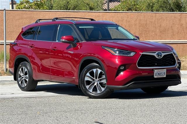 used 2021 Toyota Highlander Hybrid car, priced at $38,982