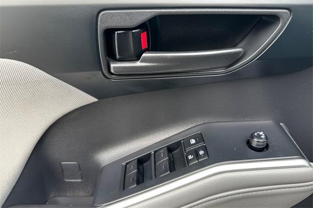 used 2022 Toyota Highlander car, priced at $27,982