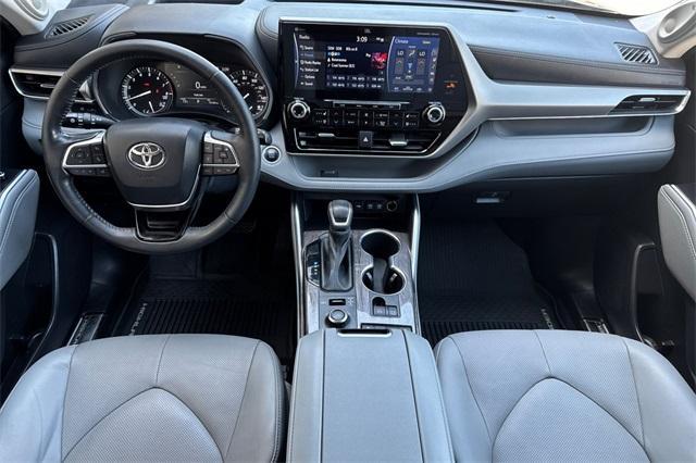 used 2021 Toyota Highlander car, priced at $34,982