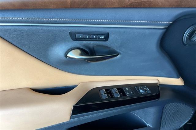 used 2024 Lexus ES 300h car, priced at $38,462