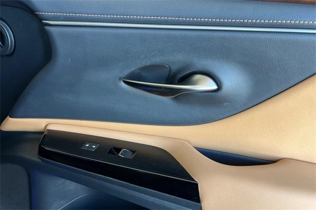 used 2024 Lexus ES 300h car, priced at $38,462