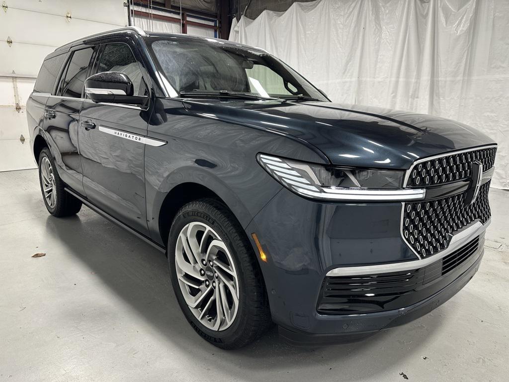 used 2025 Lincoln Navigator car, priced at $89,995
