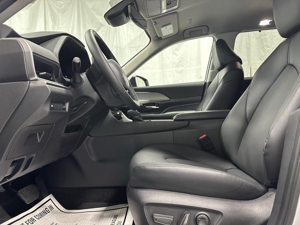 used 2025 Toyota Grand Highlander car, priced at $44,995