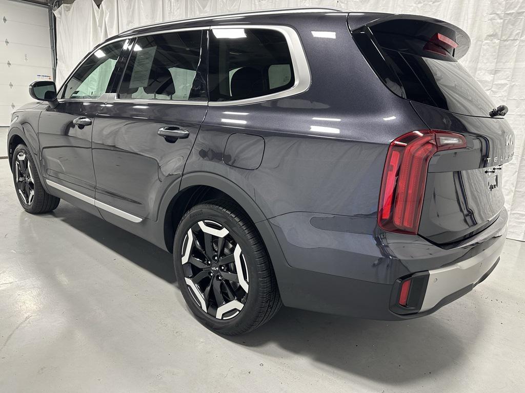 used 2025 Kia Telluride car, priced at $36,995