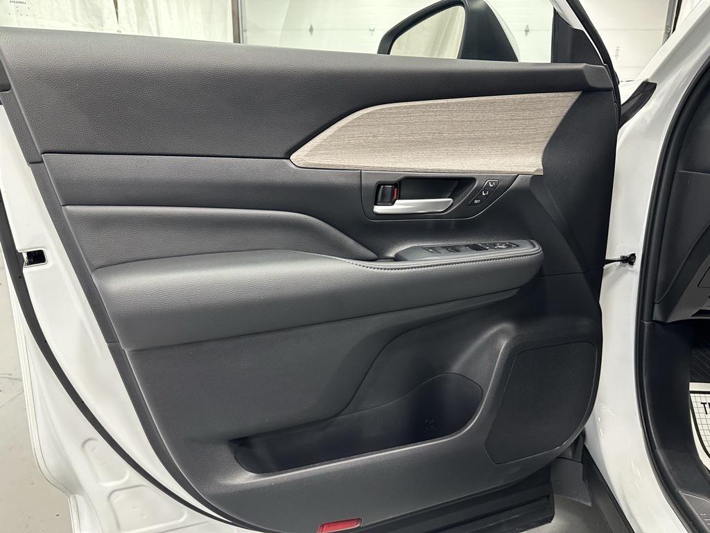 used 2025 Toyota Grand Highlander car, priced at $48,495