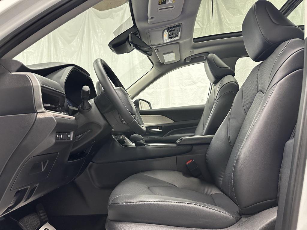used 2025 Toyota Grand Highlander car, priced at $48,495