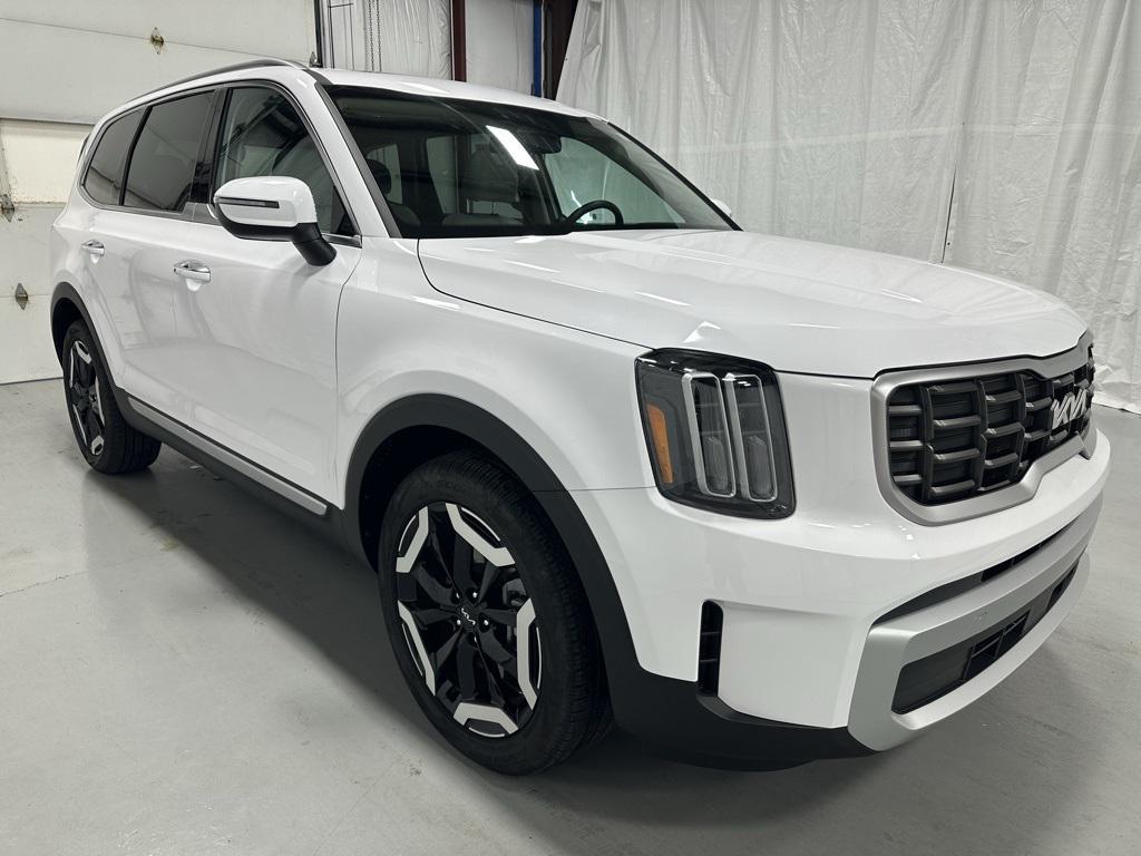 used 2025 Kia Telluride car, priced at $36,995