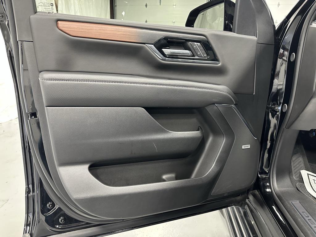 used 2025 GMC Yukon car, priced at $78,995