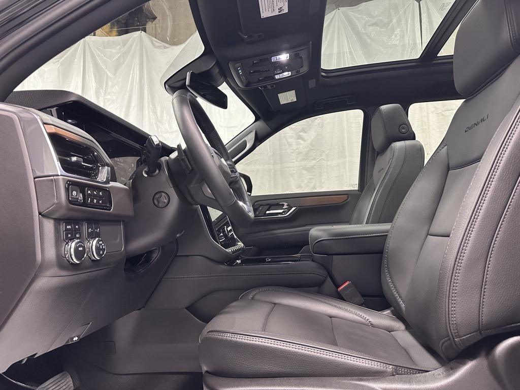 used 2025 GMC Yukon car, priced at $78,995