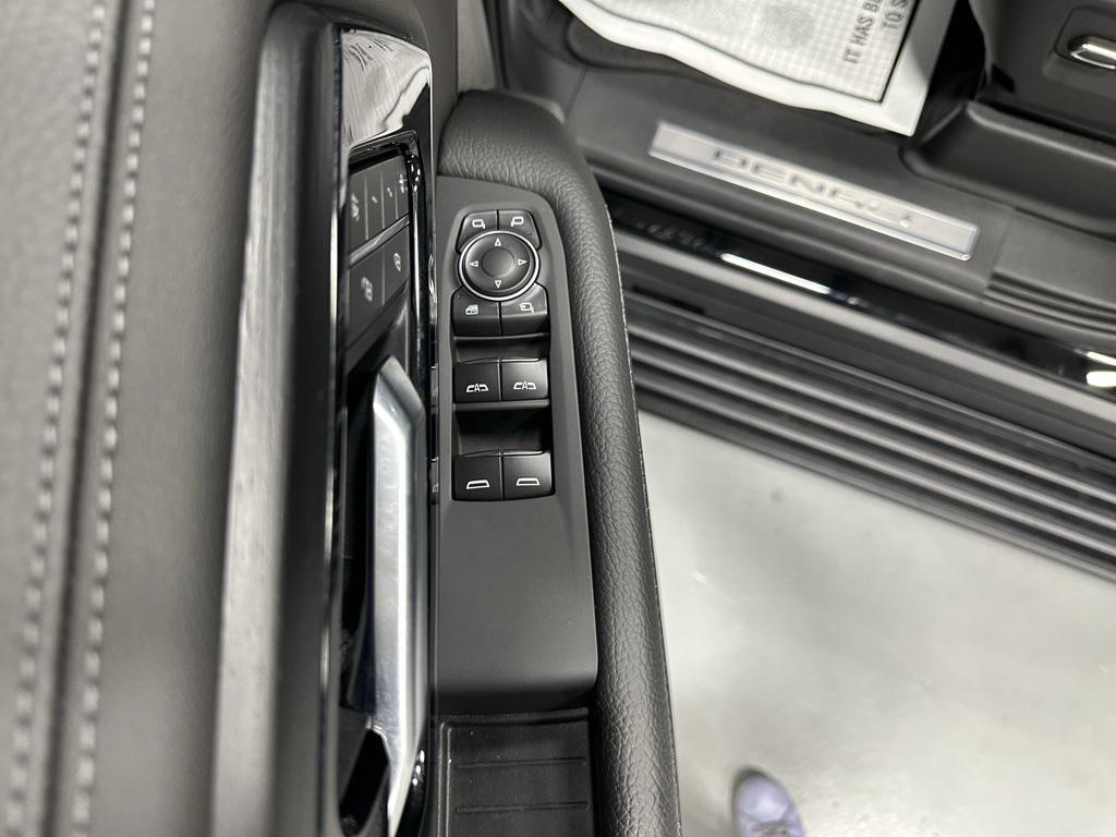 used 2025 GMC Yukon car, priced at $78,995