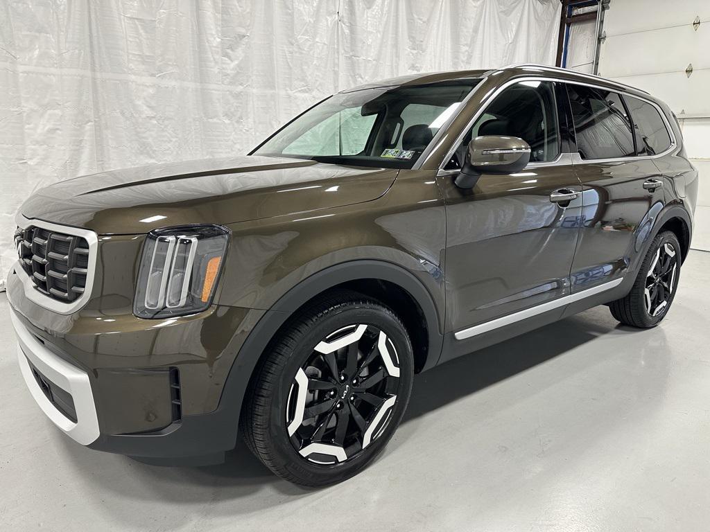 used 2025 Kia Telluride car, priced at $37,495