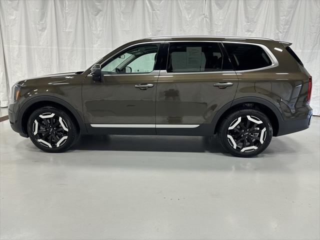 used 2025 Kia Telluride car, priced at $38,495