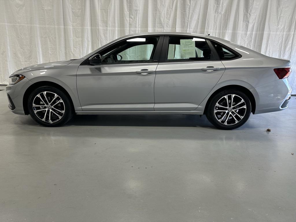 used 2025 Volkswagen Jetta car