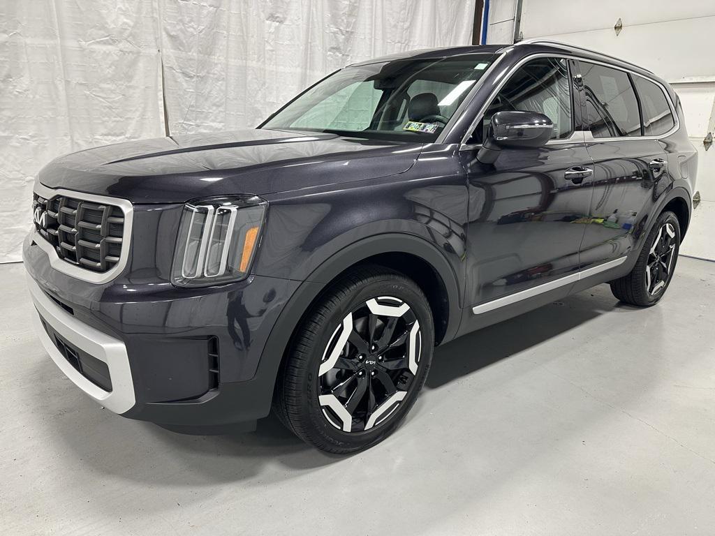 used 2025 Kia Telluride car, priced at $35,995