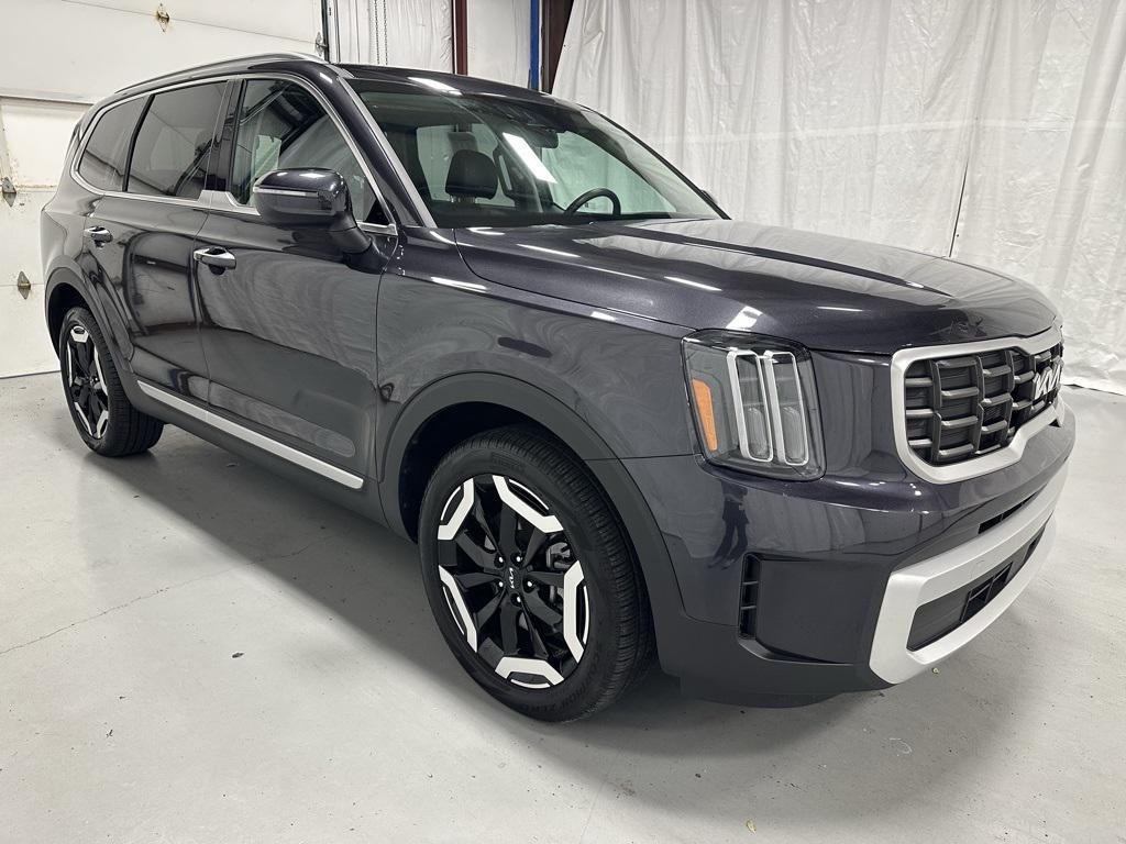 used 2025 Kia Telluride car, priced at $35,995