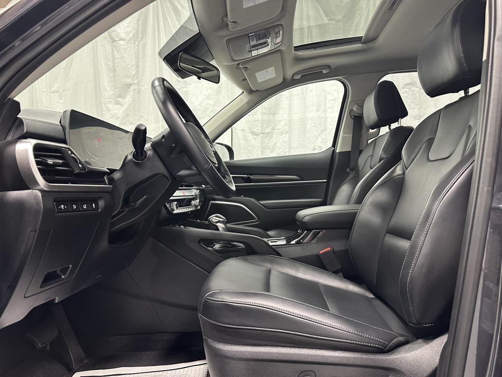 used 2025 Kia Telluride car, priced at $35,995
