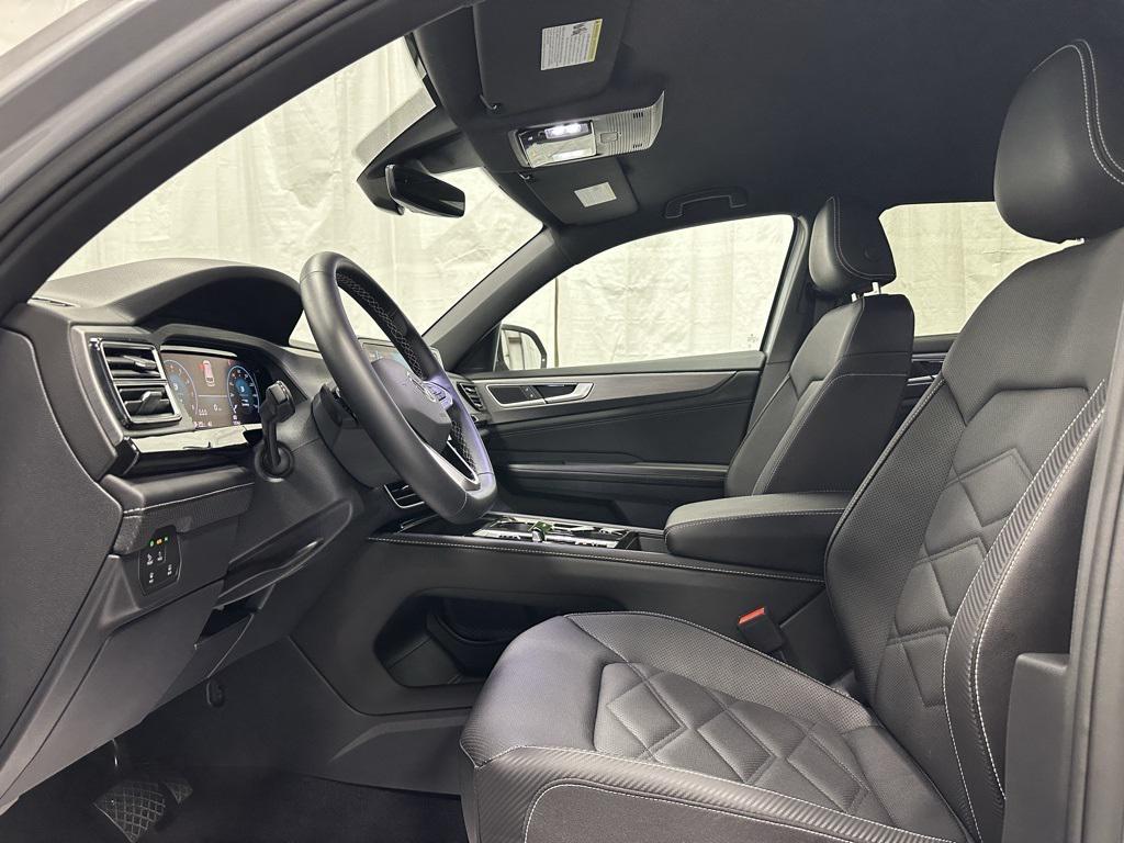 used 2025 Volkswagen Atlas Cross Sport car