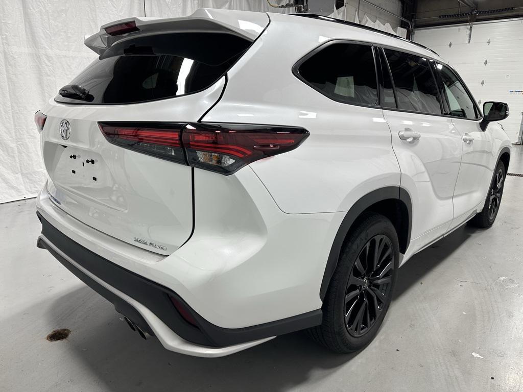 used 2025 Toyota Highlander car, priced at $45,495