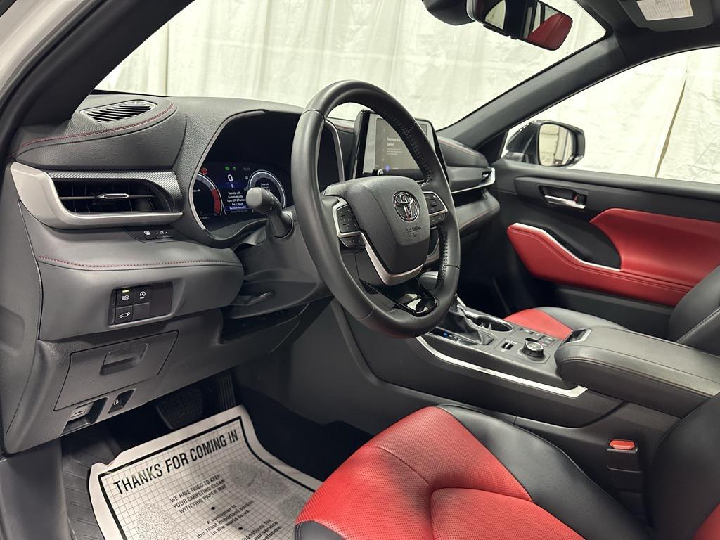 used 2025 Toyota Highlander car, priced at $45,495