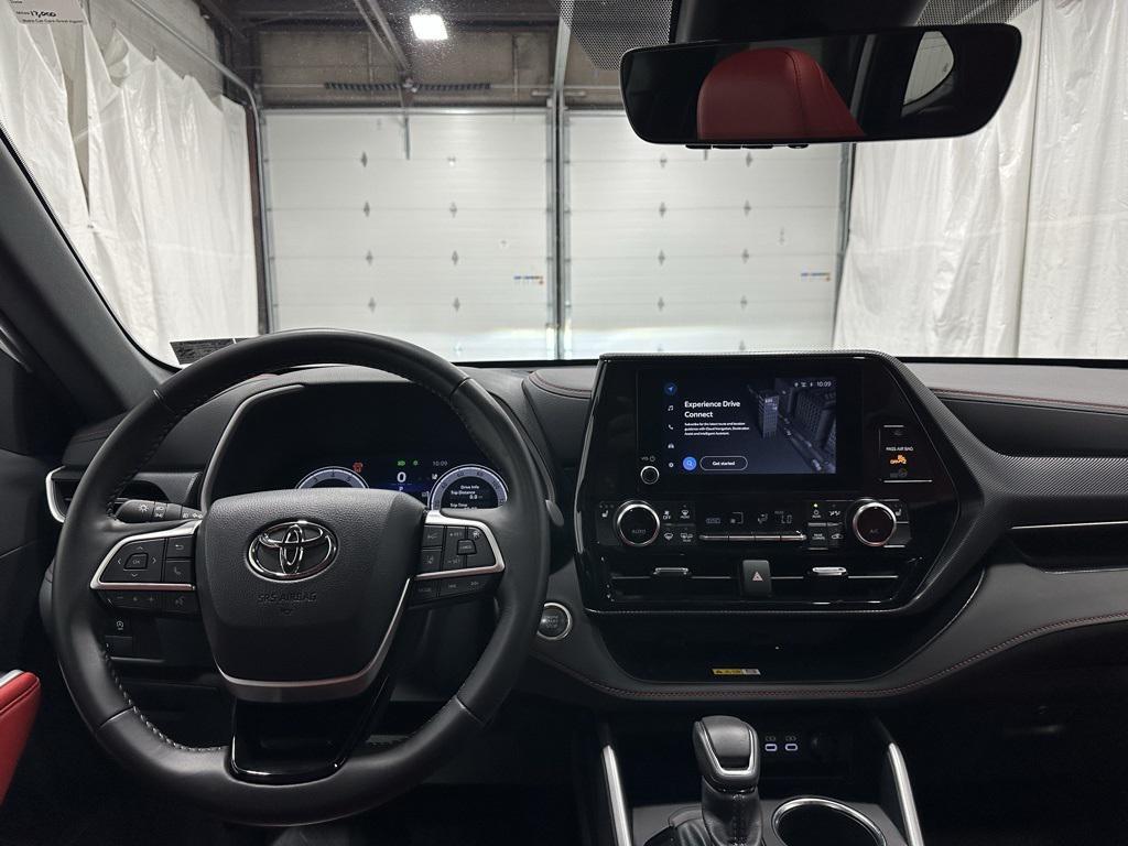 used 2025 Toyota Highlander car, priced at $45,495