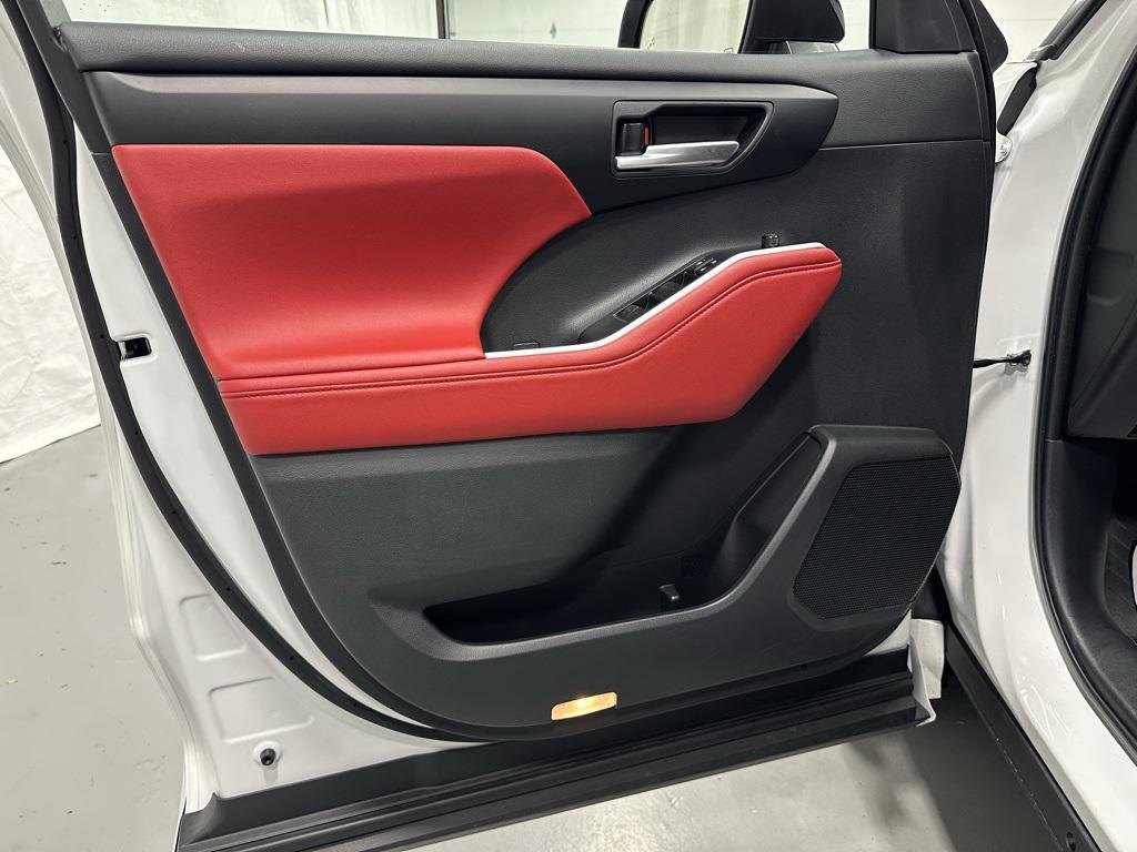 used 2025 Toyota Highlander car, priced at $45,495