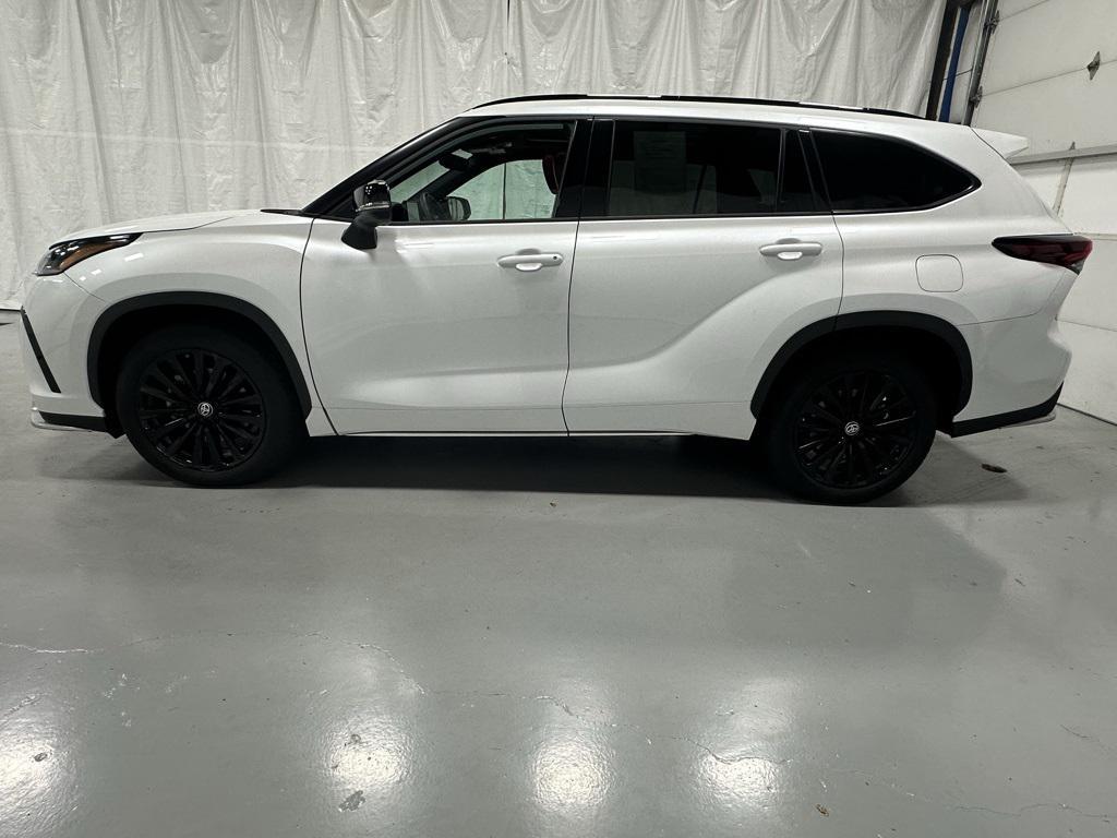 used 2025 Toyota Highlander car, priced at $45,495