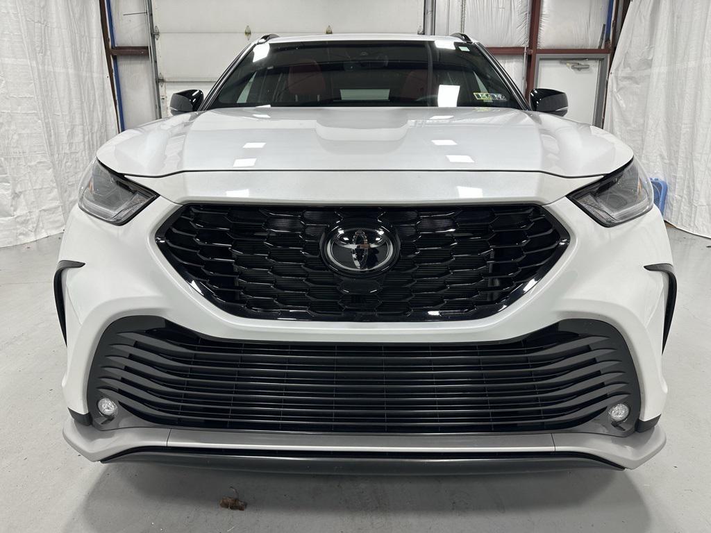 used 2025 Toyota Highlander car, priced at $45,495