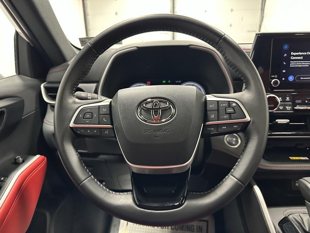 used 2025 Toyota Highlander car, priced at $45,495