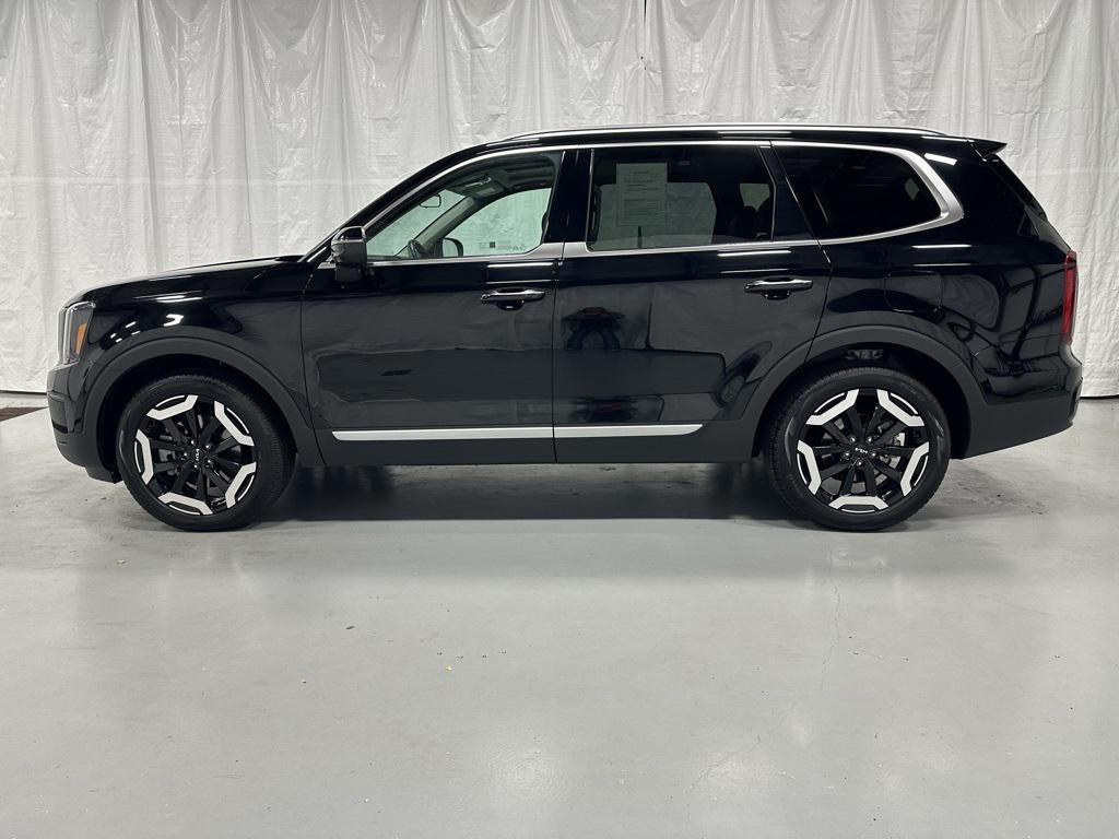 used 2025 Kia Telluride car, priced at $36,995