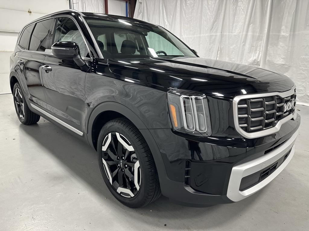 used 2025 Kia Telluride car, priced at $36,995