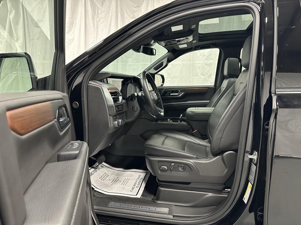 used 2025 GMC Yukon XL car, priced at $78,995