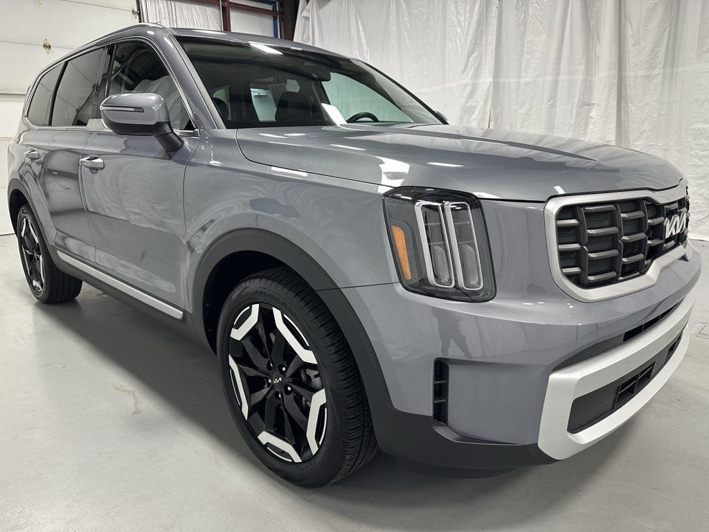 used 2025 Kia Telluride car, priced at $37,495