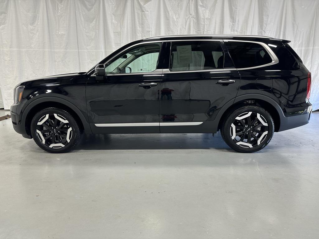 used 2025 Kia Telluride car, priced at $37,495