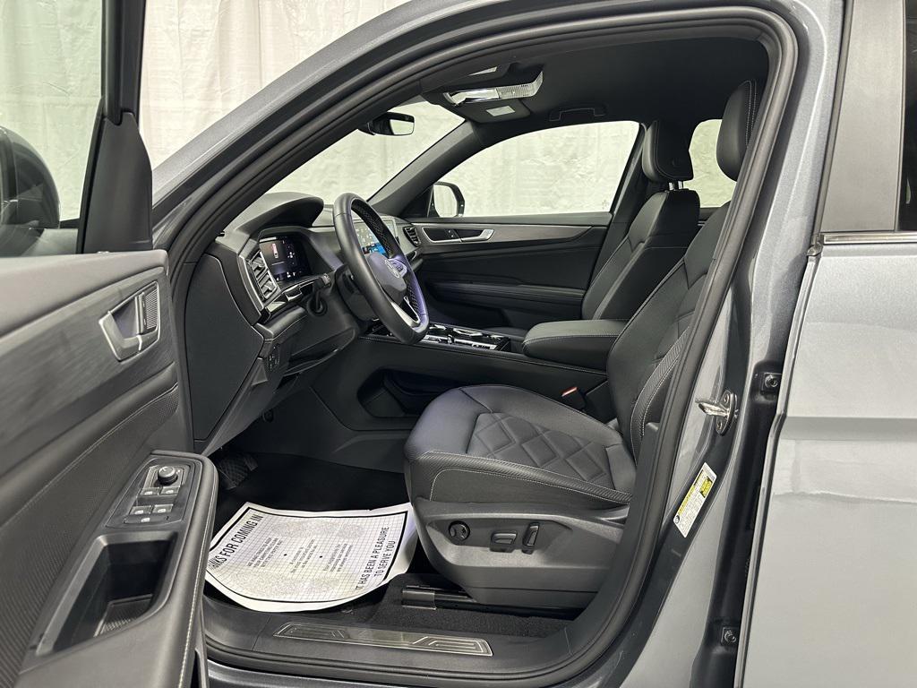 used 2025 Volkswagen Atlas Cross Sport car