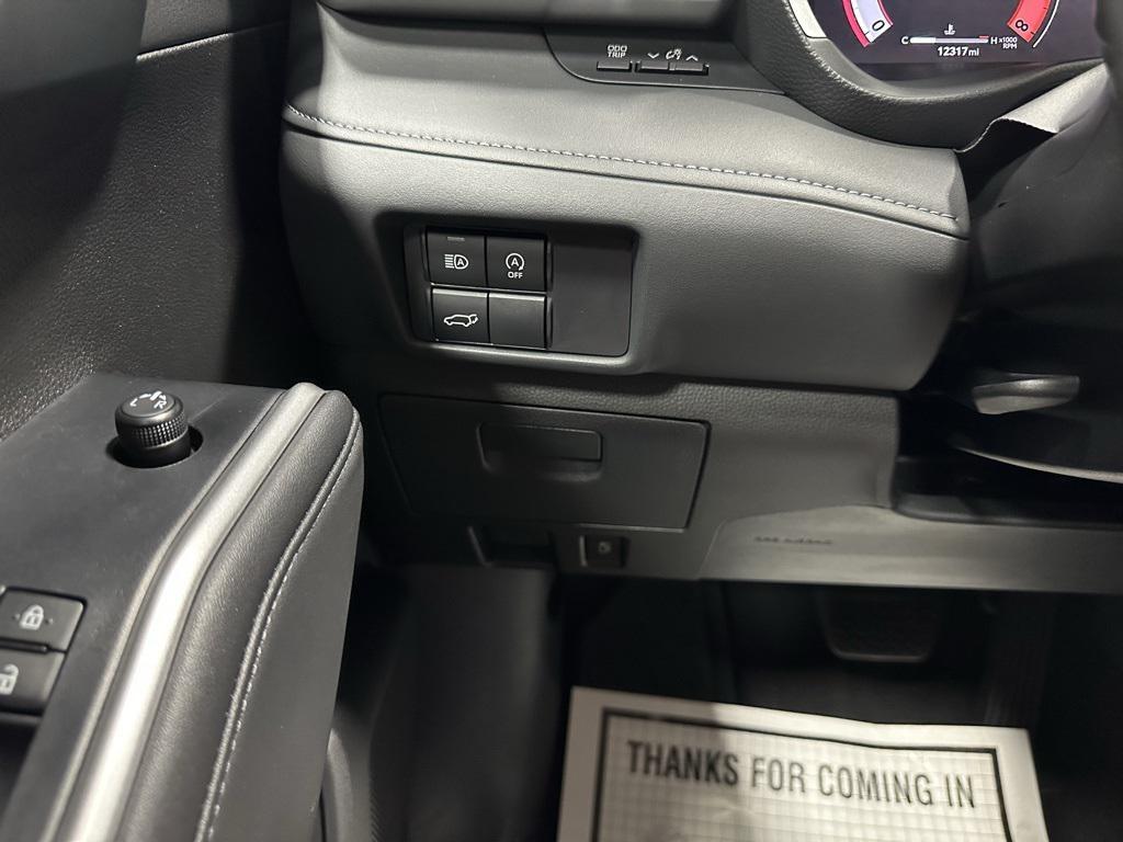 used 2025 Toyota Highlander car, priced at $45,495
