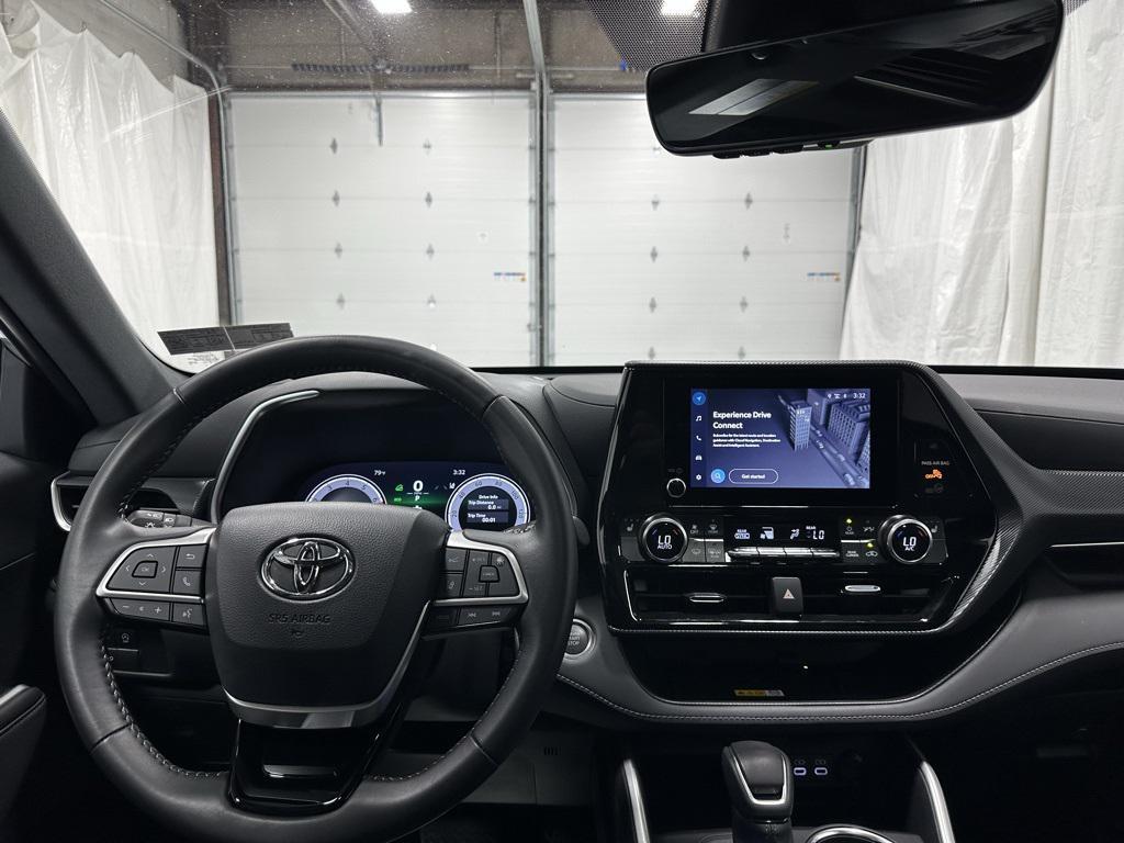 used 2025 Toyota Highlander car, priced at $45,495
