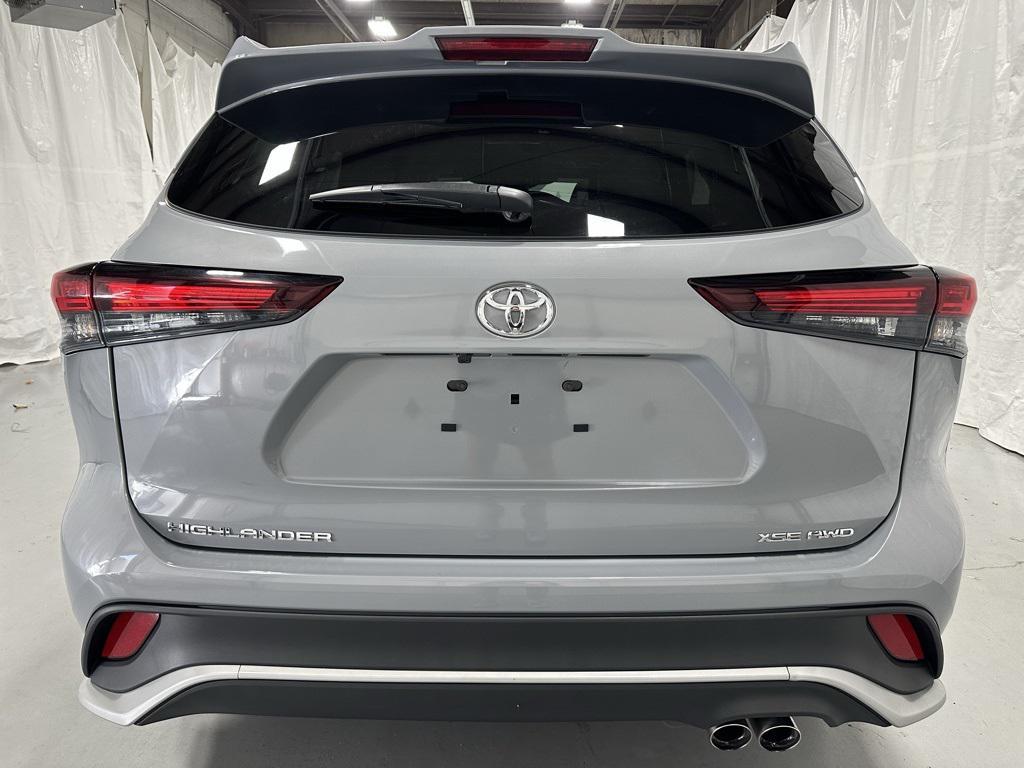 used 2025 Toyota Highlander car, priced at $45,495