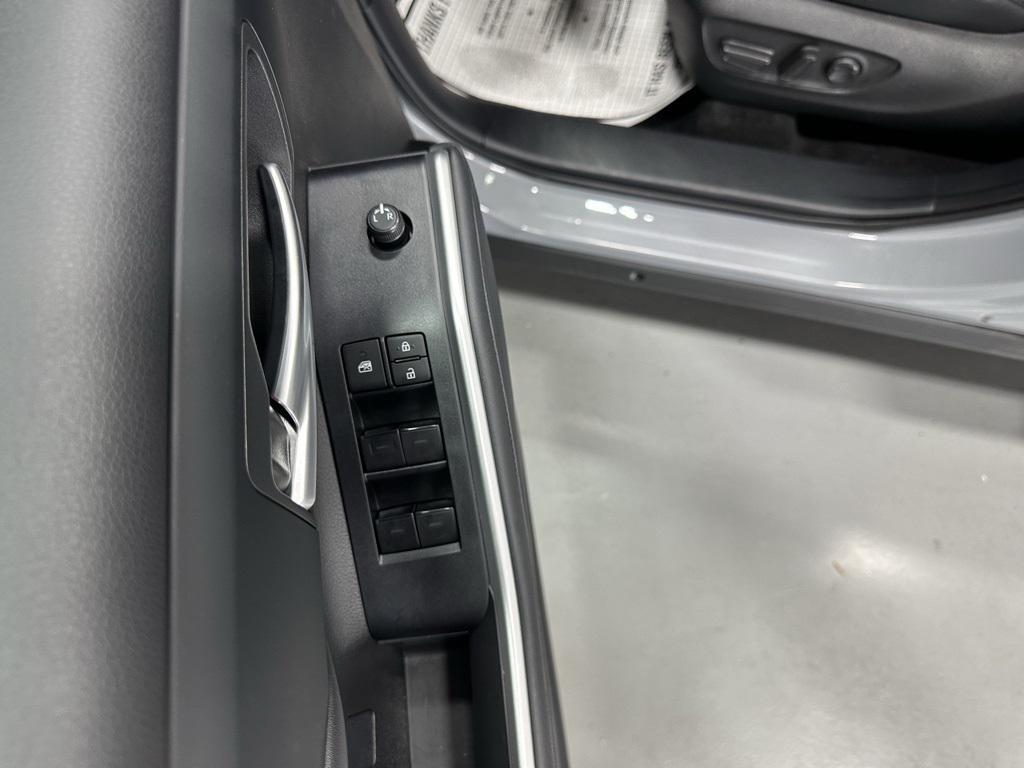 used 2025 Toyota Highlander car, priced at $45,495
