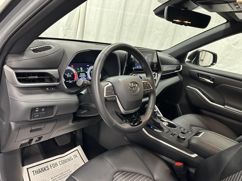 used 2025 Toyota Highlander car, priced at $45,495
