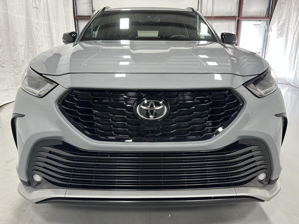 used 2025 Toyota Highlander car, priced at $45,495