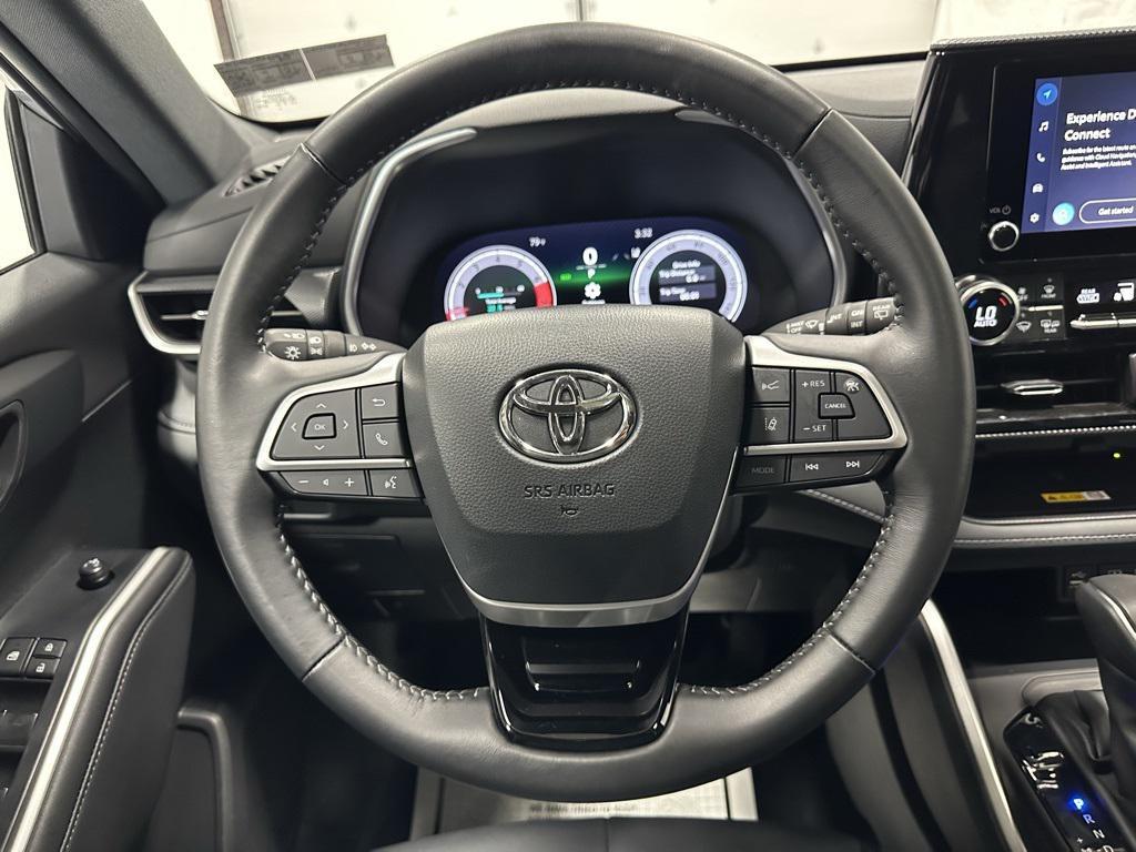 used 2025 Toyota Highlander car, priced at $45,495