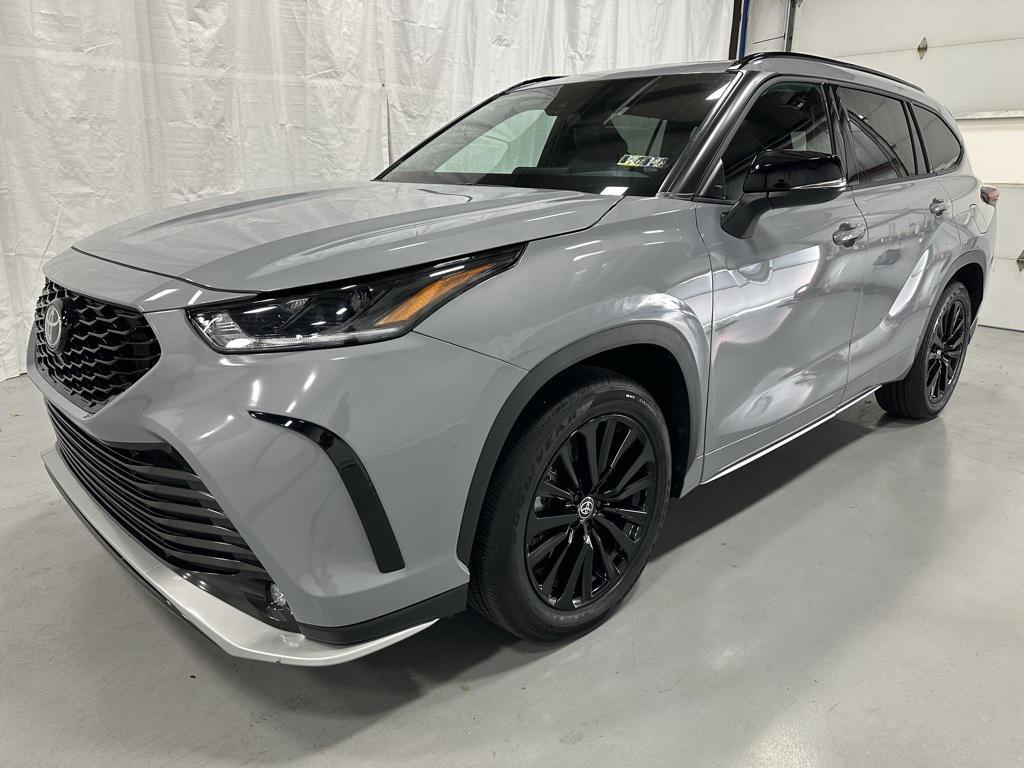 used 2025 Toyota Highlander car, priced at $45,495
