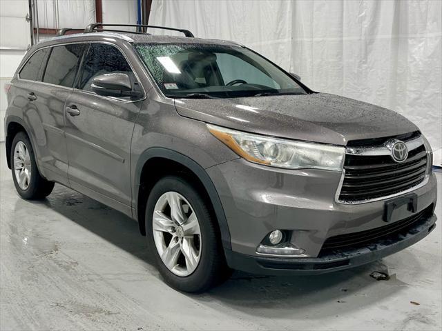 used 2015 Toyota Highlander car, priced at $17,495