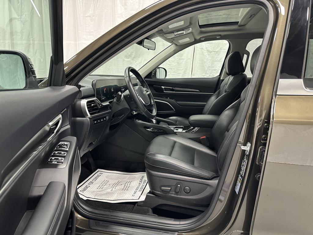 used 2025 Kia Telluride car, priced at $37,495