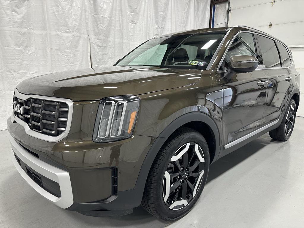 used 2025 Kia Telluride car, priced at $37,495