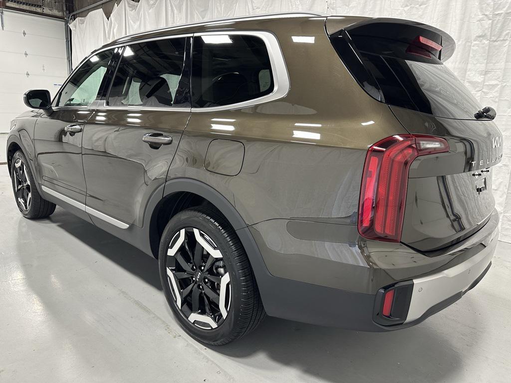 used 2025 Kia Telluride car, priced at $37,495