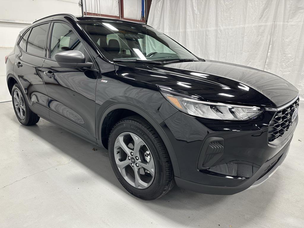 used 2025 Ford Escape car, priced at $25,995