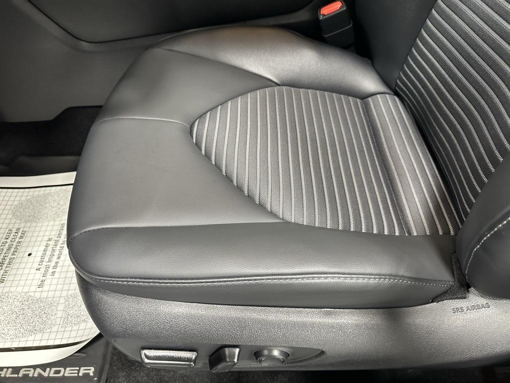 used 2025 Toyota Highlander car, priced at $44,995